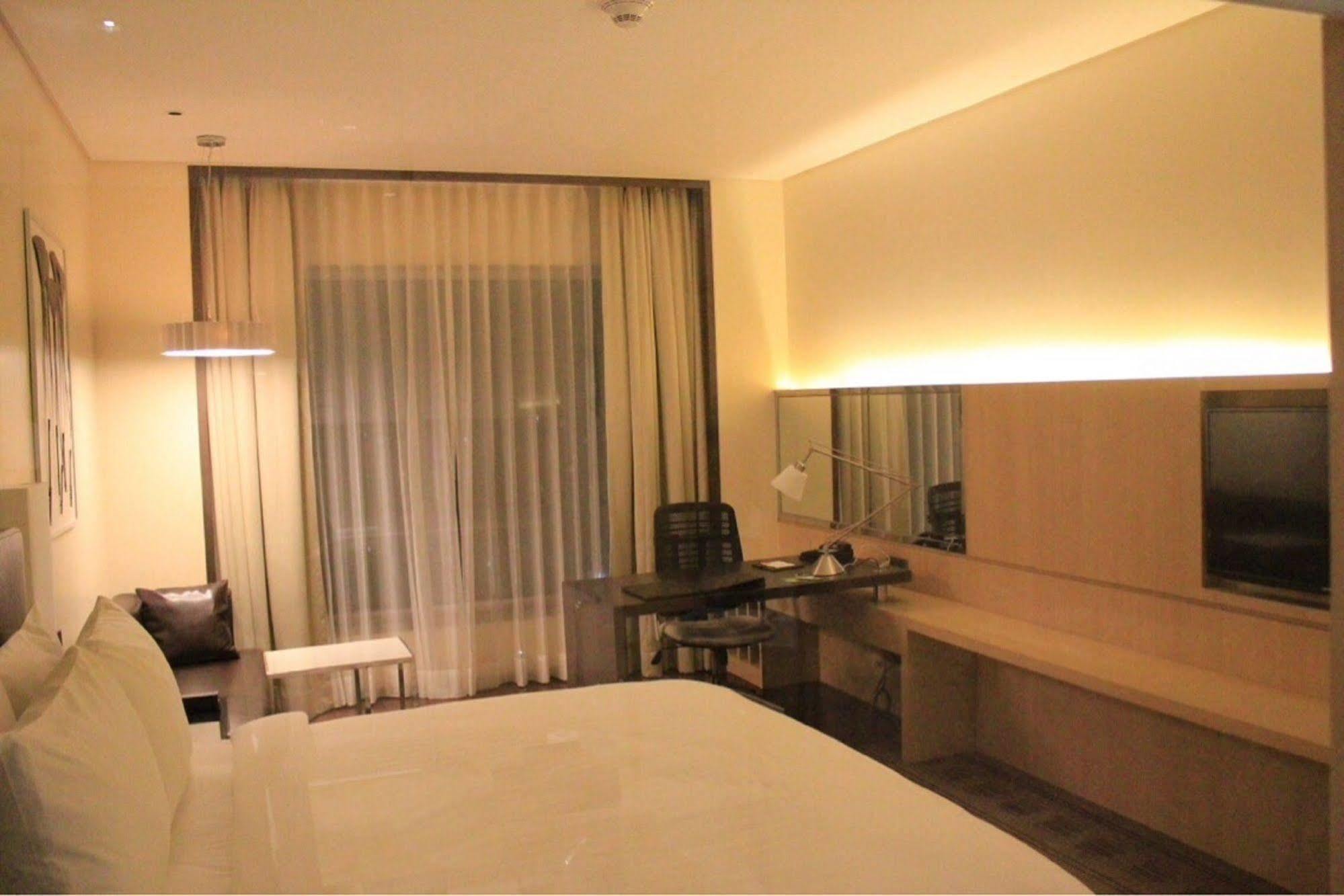Courtyard By Marriott Bilaspur Eksteriør bilde