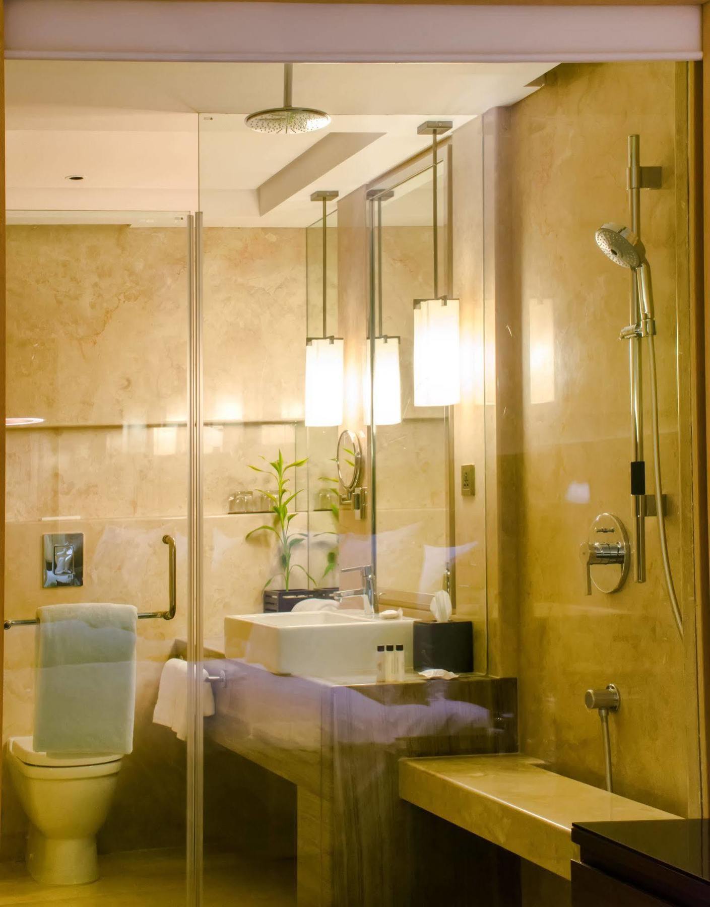 Courtyard By Marriott Bilaspur Eksteriør bilde