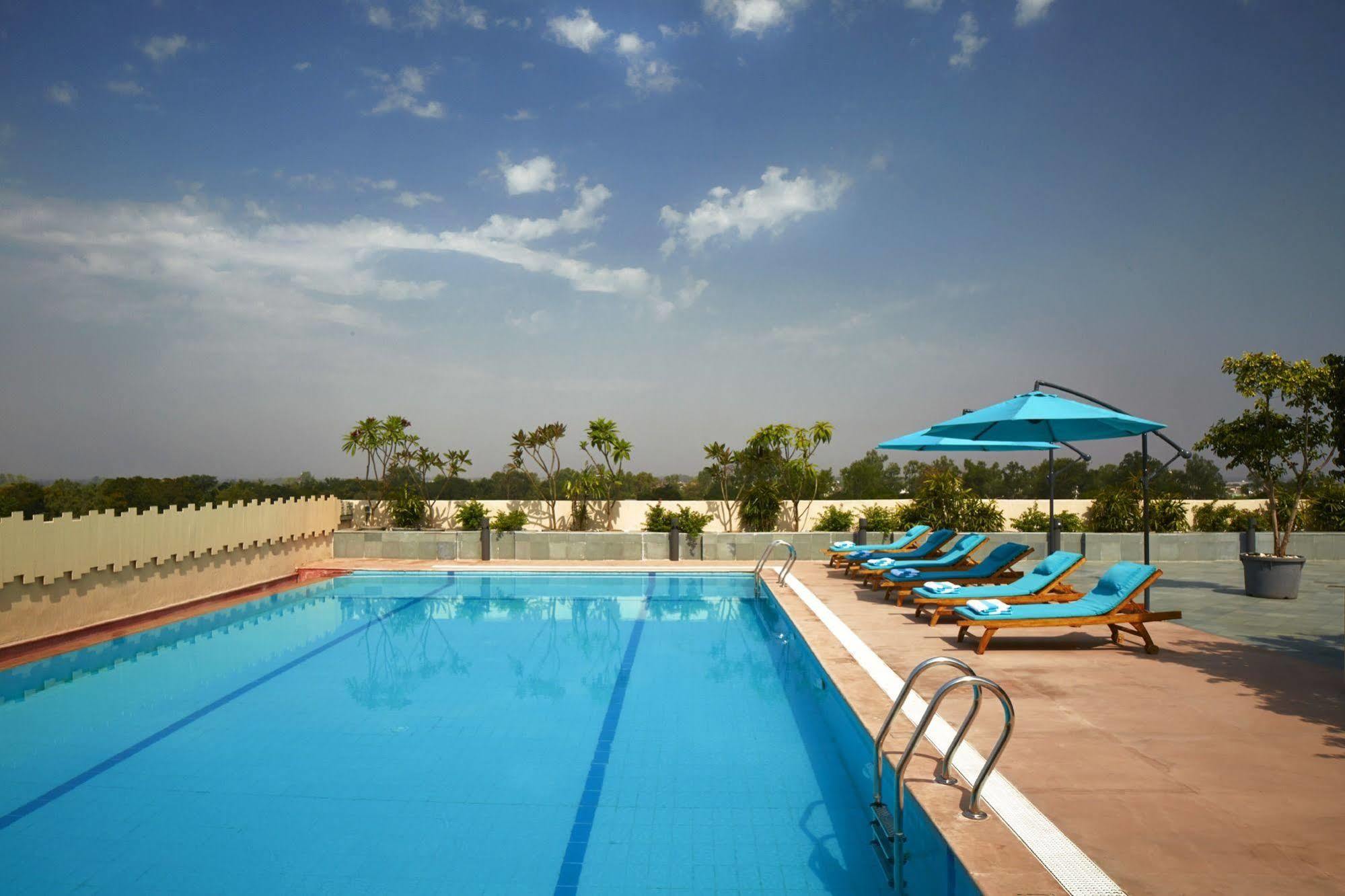 Courtyard By Marriott Bilaspur Eksteriør bilde